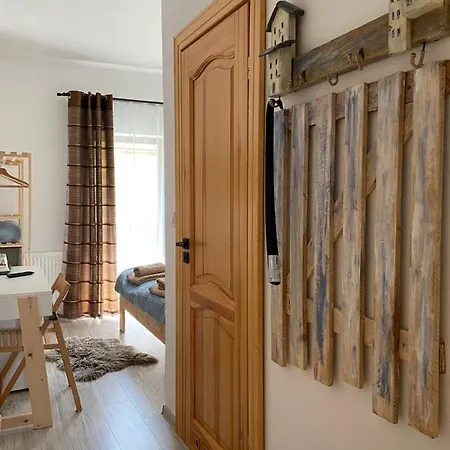 Jeleni Ruczaj 3* קרפאז'