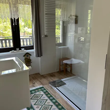 Jeleni Ruczaj בית הארחה