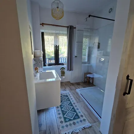 Jeleni Ruczaj בית הארחה