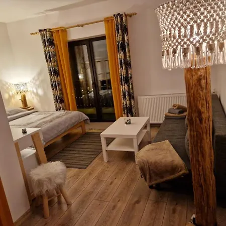 Jeleni Ruczaj 3* קרפאז'